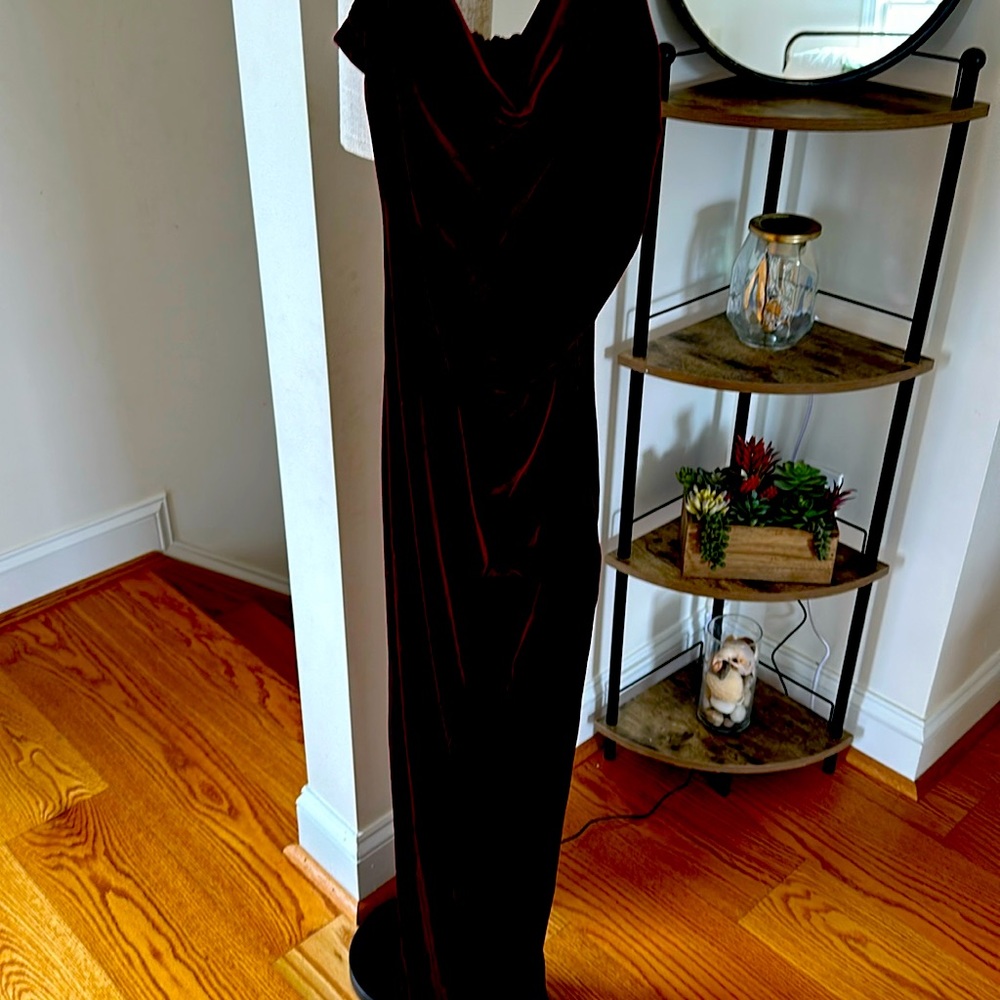 Lulu Red Velvet Aakaa dress